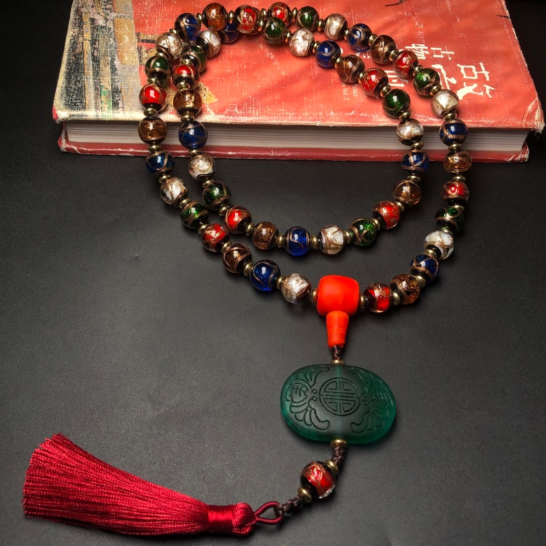 An Exquisite Glass Necklace: An Exquisite Glass Necklace,Size:12mm 琉璃项链