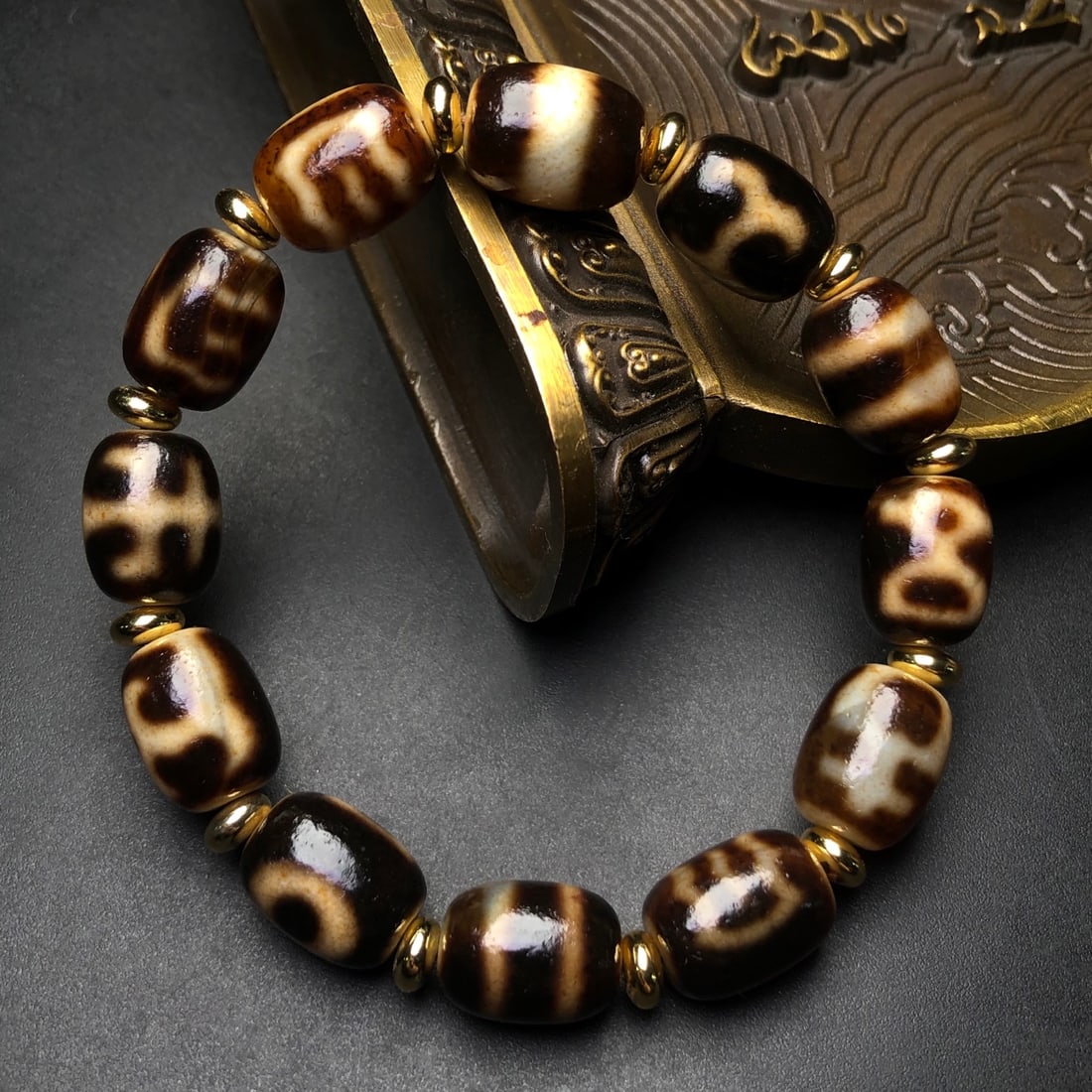An Exquisite Dzi Bead Bracelets - 2