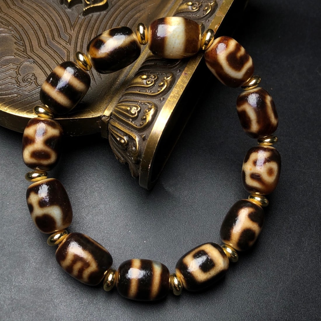 An Exquisite Dzi Bead Bracelets - 4