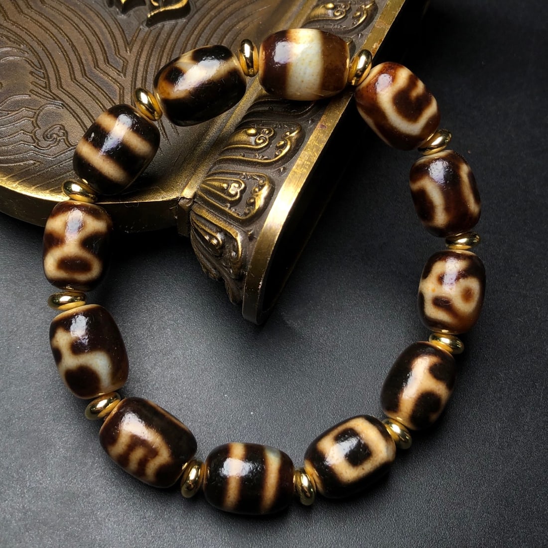 An Exquisite Dzi Bead Bracelets - 5