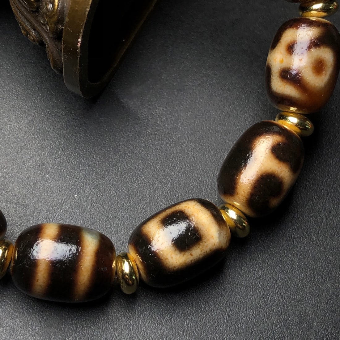 An Exquisite Dzi Bead Bracelets - 7