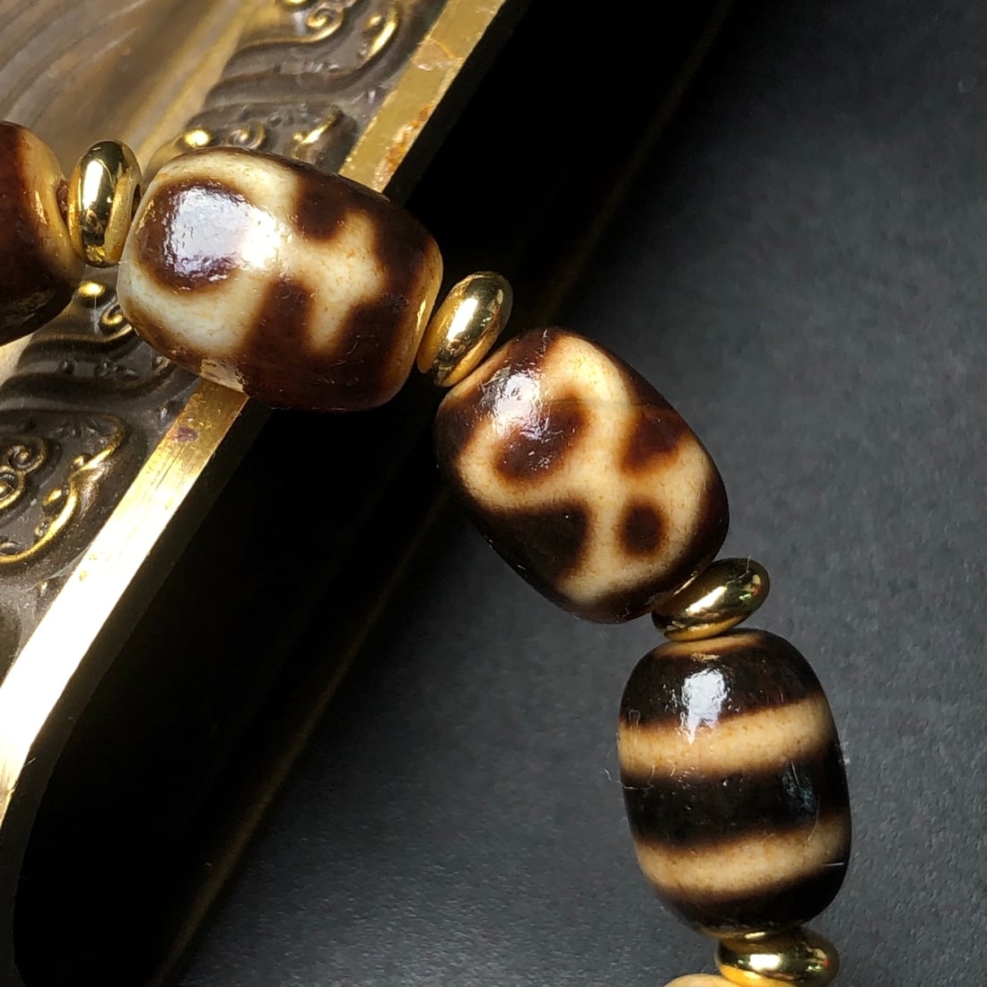 An Exquisite Dzi Bead Bracelets - 8