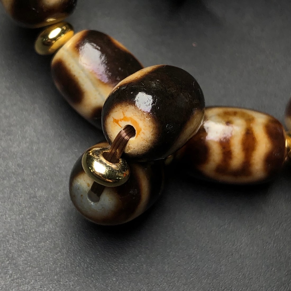 An Exquisite Dzi Bead Bracelets - 9