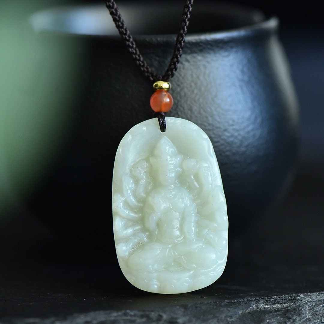 An Exquisite White Jade Auspicious Cloud and Avalokitesvara Pattern Pendant: An Exquisite White Jade Auspicious Cloud and Avalokitesvara Pattern Pendant,Size:24mmx37mm 白玉祥云观音像纹吊坠