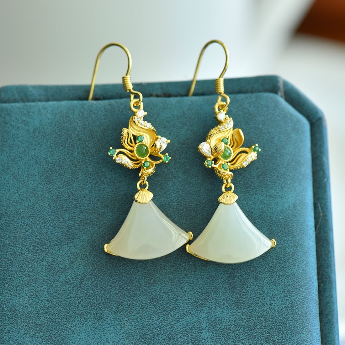 A Pair of Exquisite Sterling Silver-Gold Plated Inlaid White Jade Earrings: A Pair of Exquisite Sterling Silver-Gold Plated Inlaid White Jade Earrings,Size:12mmx14mm 一对纯银镀金镶白玉耳环