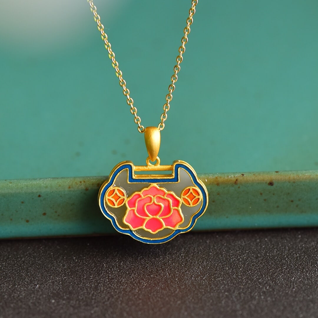 An Exquisite Sterling Silver-Gold Plated Inlaid White Jade Pendant: An Exquisite Sterling Silver-Gold Plated Inlaid White Jade Pendant 纯银镀金镶白玉吊坠