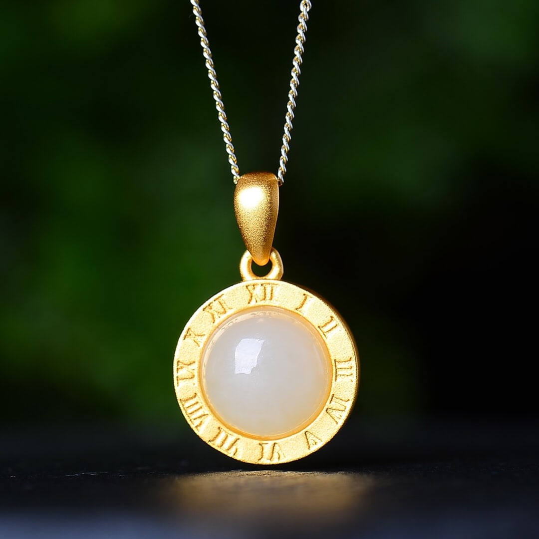 An Exquisite Sterling Silver-Gold Plated Inlaid White Jade Pendant: An Exquisite Sterling Silver-Gold Plated Inlaid White Jade Pendant,Size:10mmx10mm 纯银镀金镶白玉吊坠