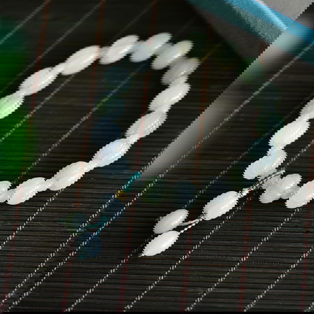 An Exquisite White Jade Bracelets - 2