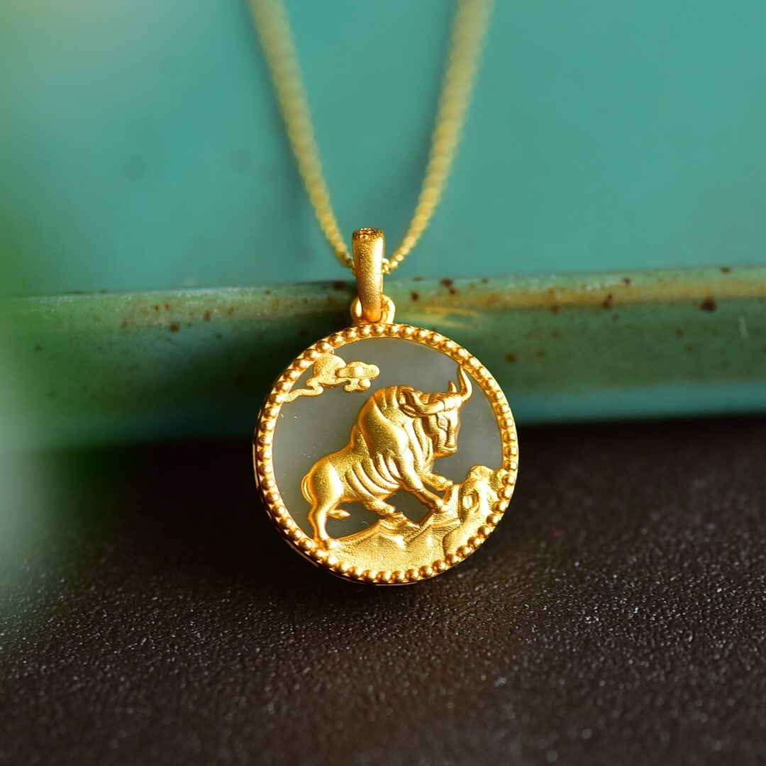 An Exquisite Sterling Silver-Gold Plated Inlaid White Jade Pendant: An Exquisite Sterling Silver-Gold Plated Inlaid White Jade Pendant 纯银镀金镶白玉吊坠