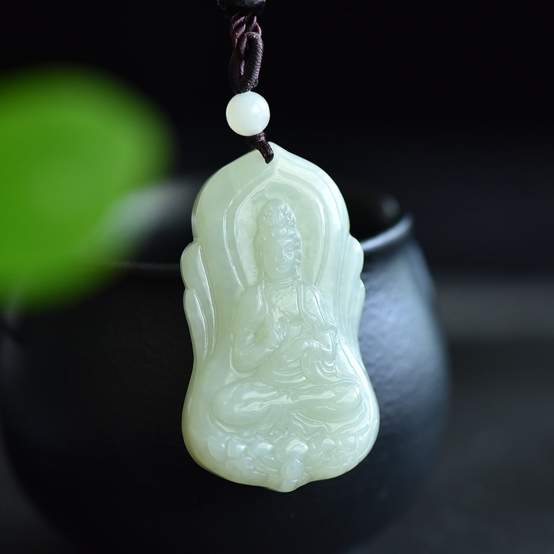 An Exquisite White Jade Avalokitesvara Pendant: An Exquisite White Jade Avalokitesvara Pendant,Size:27mmx48mm 白玉观音像吊坠