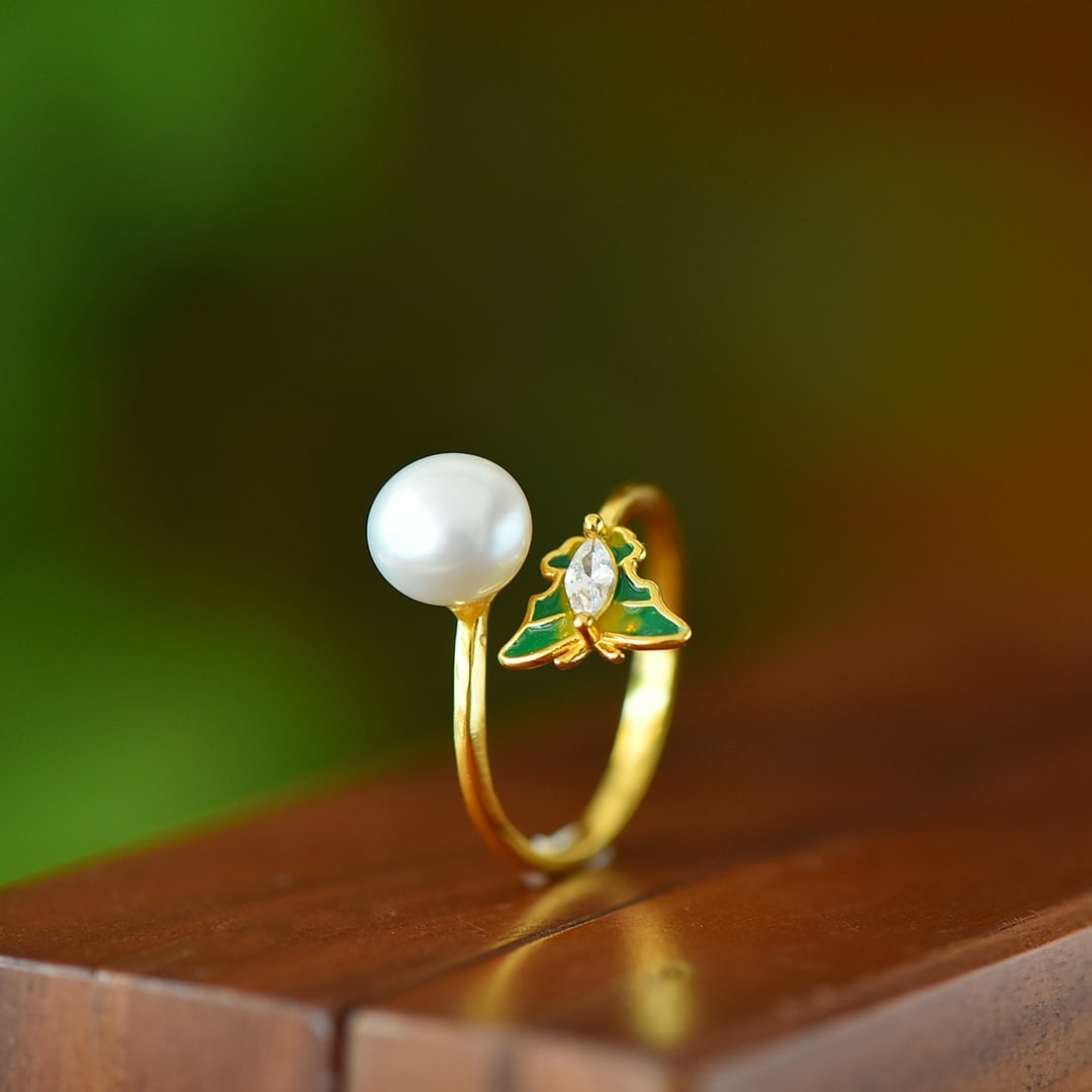 An Exquisite Sterling Silver-Gold Plated Inlaid Pearls Ring,Inlaid Diamond: An Exquisite Sterling Silver-Gold Plated Inlaid Pearls Ring,Inlaid Diamond,Size:8mmx8mm 纯银镀金镶珍珠戒指,嵌钻石