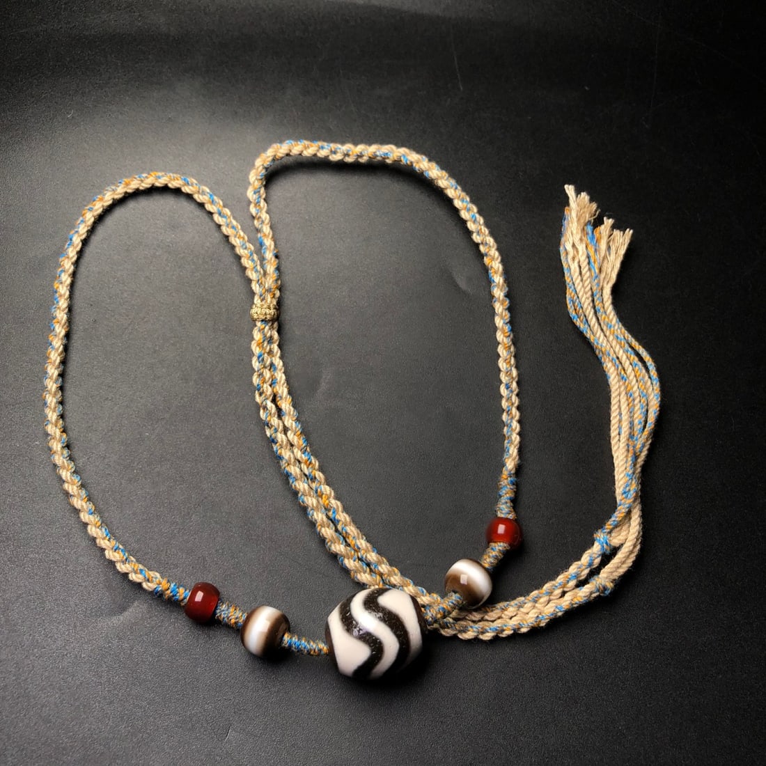 An Exquisite Dzi Bead Necklace: An Exquisite Dzi Bead Necklace,Size:21mmx18mm 天珠项链