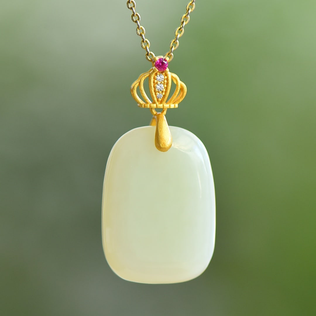 An Exquisite Sterling Silver-Gold Plated Inlaid White Jade Pendant: An Exquisite Sterling Silver-Gold Plated Inlaid White Jade Pendant, 纯银镀金镶白玉吊坠