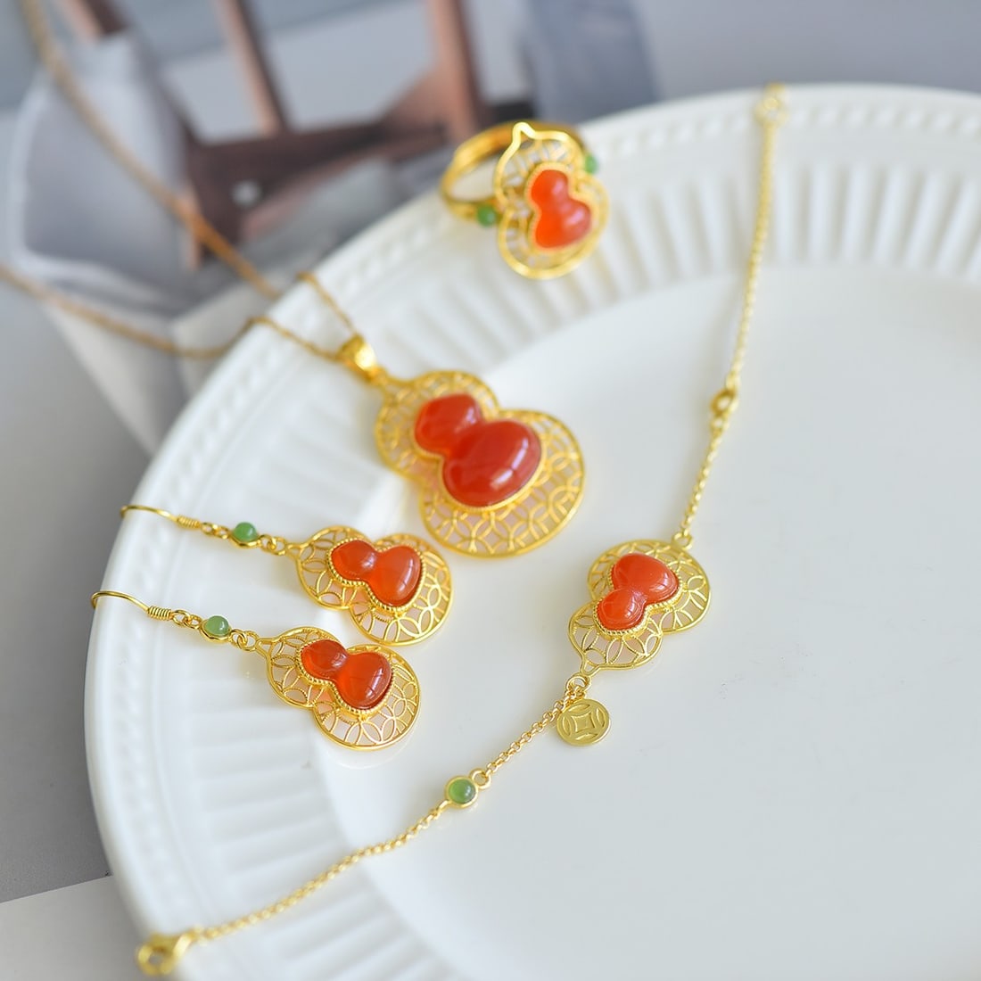 A Set of Fine Sterling Silver-Gold Plated Inlaid Agate Gourd Jewelrys: A Set of Fine Sterling Silver-Gold Plated Inlaid Agate Gourd Jewelrys 一套纯银镀金镶玛瑙葫芦首饰