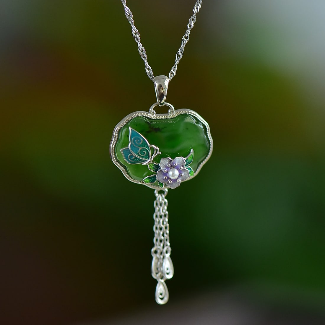 An Exquisite Sterling Silver Inlaid Jasper Pendant,Inlaid Pearls: An Exquisite Sterling Silver Inlaid Jasper Pendant,Inlaid Pearls,Size:16mmx21mm 纯银镶碧玉吊坠，嵌珍珠