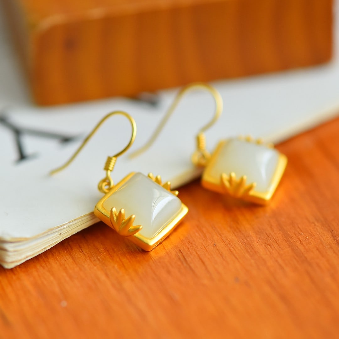 A Pair of Exquisite Sterling Silver-Gold Plated Inlaid White Jade Earrings: A Pair of Exquisite Sterling Silver-Gold Plated Inlaid White Jade Earrings,Size:10mmx10mm 一对纯银镀金镶白玉耳环