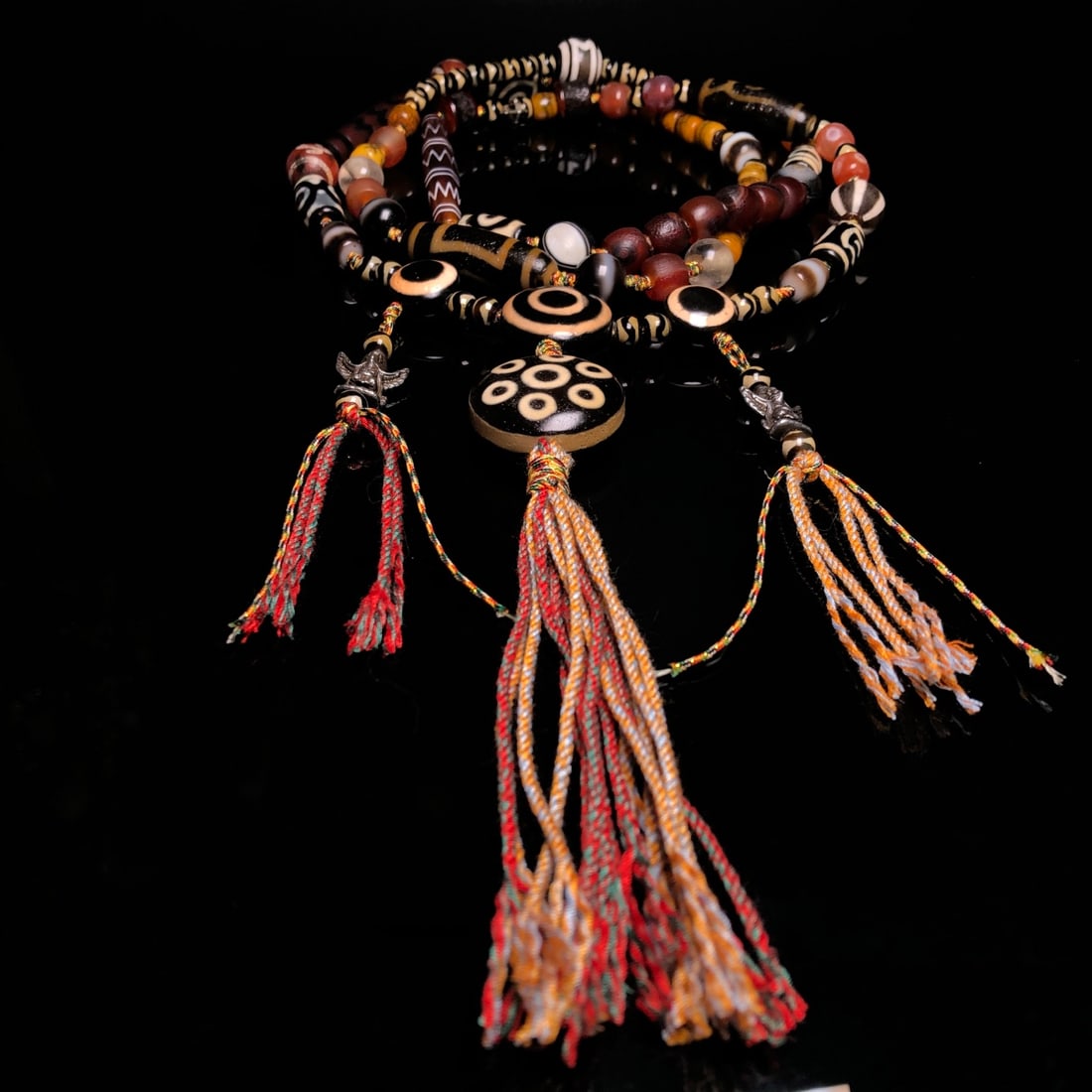 An Exquisite Dzi Bead Pendant: An Exquisite Dzi Bead Pendant,Size:730mm,60mmx9mm,6mm,Weight:185g 天珠挂件