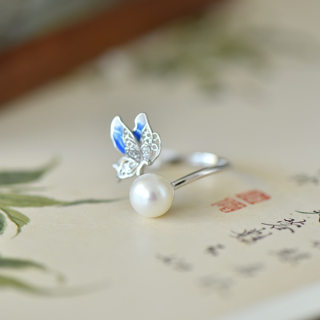 An Exquisite Sterling Silver Inlaid Pearls Ring,Inlaid Diamond: An Exquisite Sterling Silver Inlaid Pearls Ring,Inlaid Diamond,Size:8mmx8mm 纯银镶珍珠戒指,嵌钻石