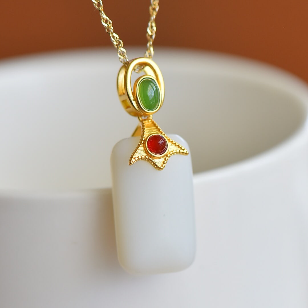 An Exquisite Sterling Silver-Gold Plated Inlaid White Jade Pendant, Inlaid Agate: An Exquisite Sterling Silver-Gold Plated Inlaid White Jade Pendant, Inlaid Agate,Size:14mmx23mm 