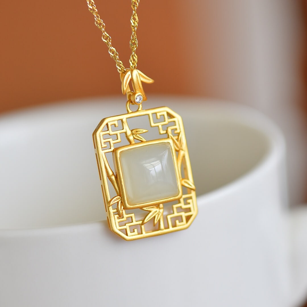 An Exquisite Sterling Silver-Gold Plated Inlaid White Jade Pendant: An Exquisite Sterling Silver-Gold Plated Inlaid White Jade Pendant,Size:10mmx10mm 纯银镀金镶白玉吊坠