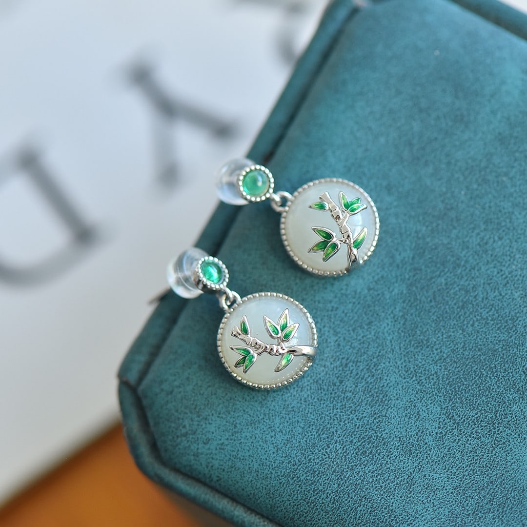 A Pair of Exquisite Sterling Silver Inlaid White Jade Earrings: A Pair of Exquisite Sterling Silver Inlaid White Jade Earrings,Size:10mmx10mm 一对纯银镶白玉耳环