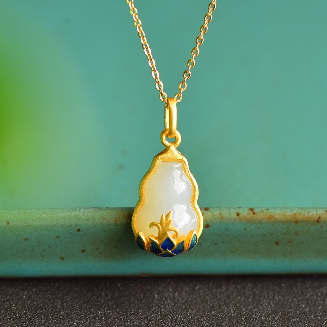 An Exquisite Sterling Silver-Gold Plated Inlaid White Jade Pendant: An Exquisite Sterling Silver-Gold Plated Inlaid White Jade Pendant 纯银镀金镶白玉吊坠