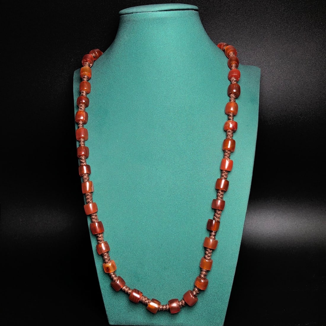 An Exquisite Agate Necklace - 9