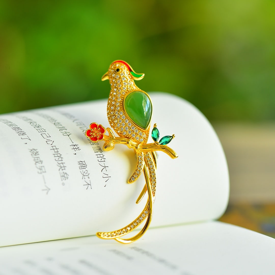 An Exquisite Sterling Silver-Gold Plated Inlaid Jasper Enamel Brooch: An Exquisite Sterling Silver-Gold Plated Inlaid Jasper Enamel Brooch,Size:8mmx12mm 纯银镀金镶碧玉珐琅胸针