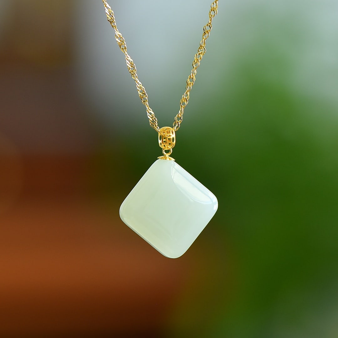 An Exquisite 18K Gold Inlaid White Jade Pendant: An Exquisite 18K Gold Inlaid White Jade Pendant, 18K金镶白玉吊坠