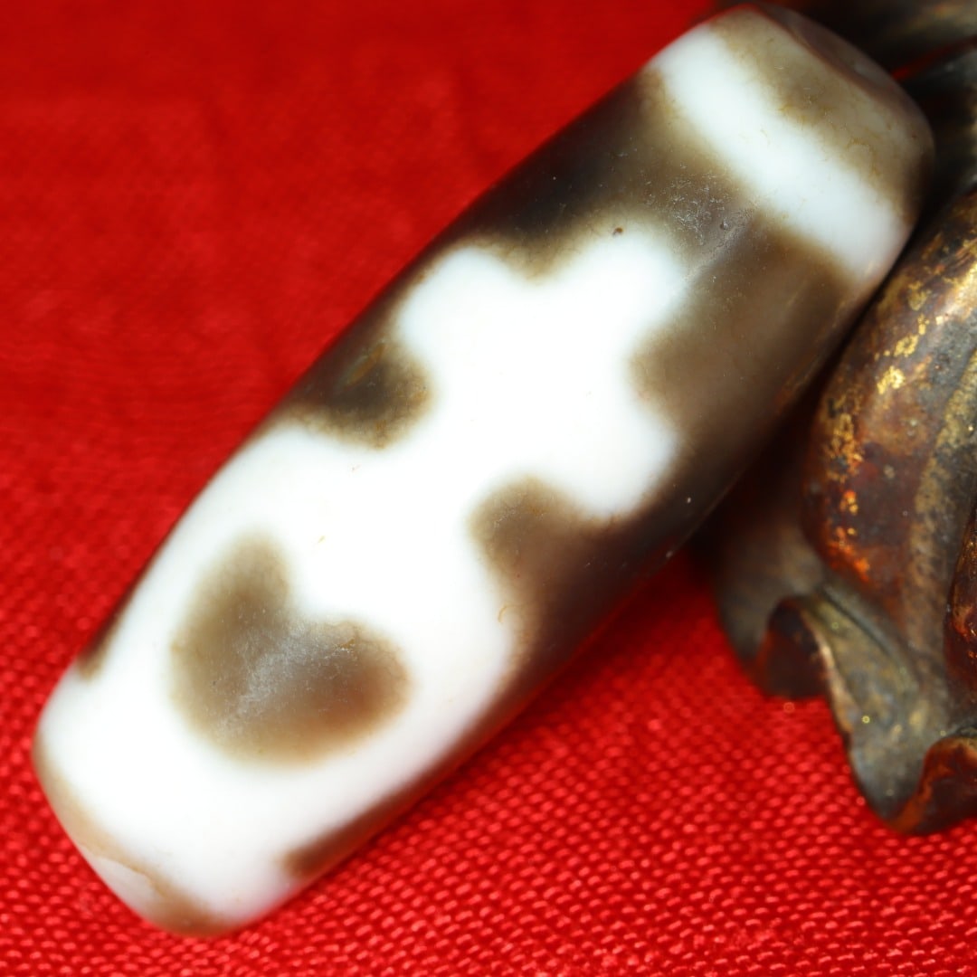 An Exquisite Dzi Bead Pendant - 2