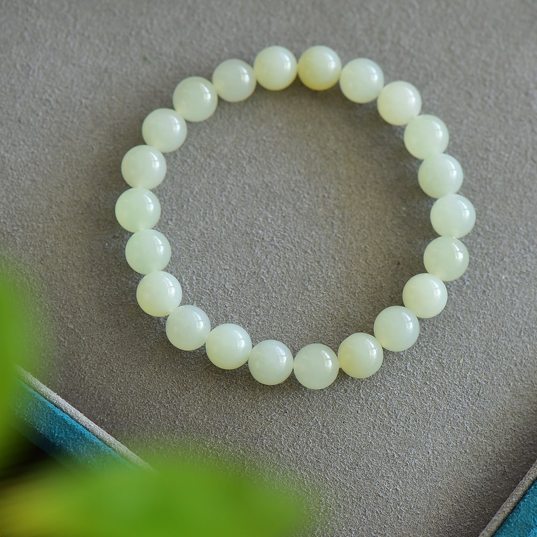 An Exquisite White Jade Bracelets: An Exquisite White Jade Bracelets,Size:8mm 白玉手串