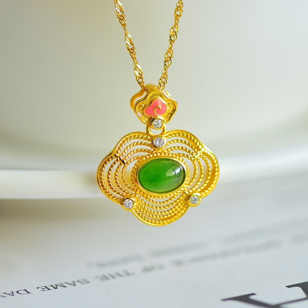 An Exquisite Sterling Silver-Gold Plated Inlaid Jasper Pendant,Inlaid Diamonds: An Exquisite Sterling Silver-Gold Plated Inlaid Jasper Pendant,Inlaid Diamonds,Size:5mmx7mm 纯银镀金镶碧玉吊坠,嵌钻石