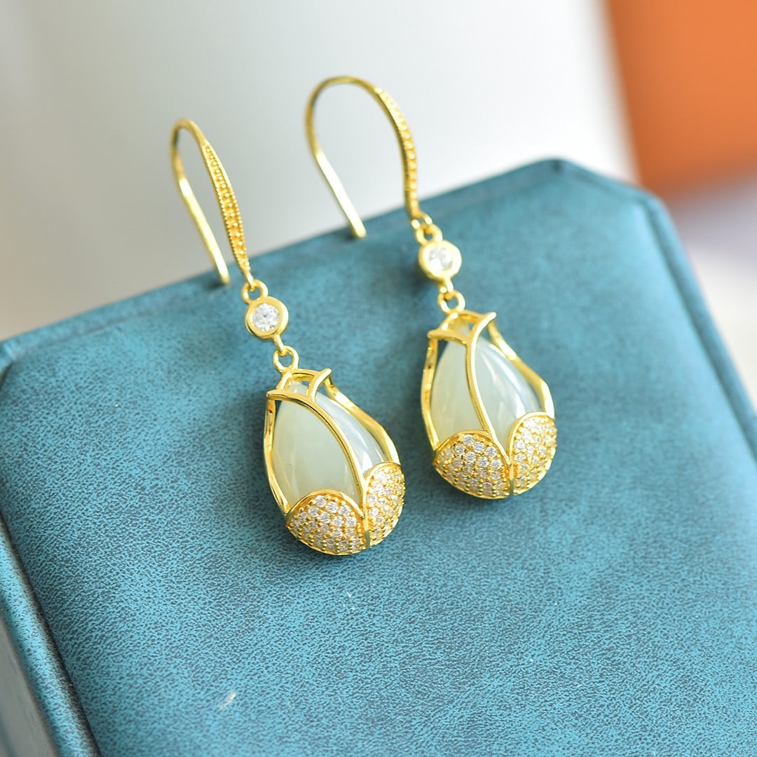 A Pair of Exquisite Sterling Silver-Gold Plated Inlaid White Jade Earrings: A Pair of Exquisite Sterling Silver-Gold Plated Inlaid White Jade Earrings,Size: 10mmx15mm 一对纯银镀金镶白玉耳环