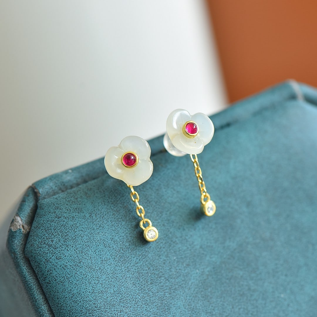 A Pair of Exquisite Sterling Silver-Gold Plated Inlaid White Jade Earrings: A Pair of Exquisite Sterling Silver-Gold Plated Inlaid White Jade Earrings,Size: 9mmx9mm 一对纯银镀金镶白玉耳环