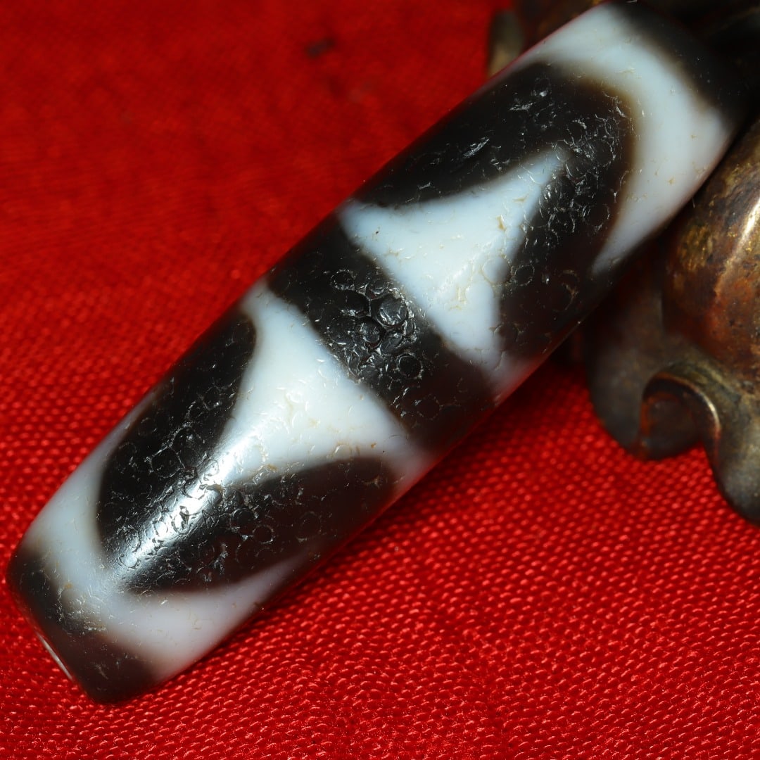 An Exquisite Dzi Bead Pendant - 2