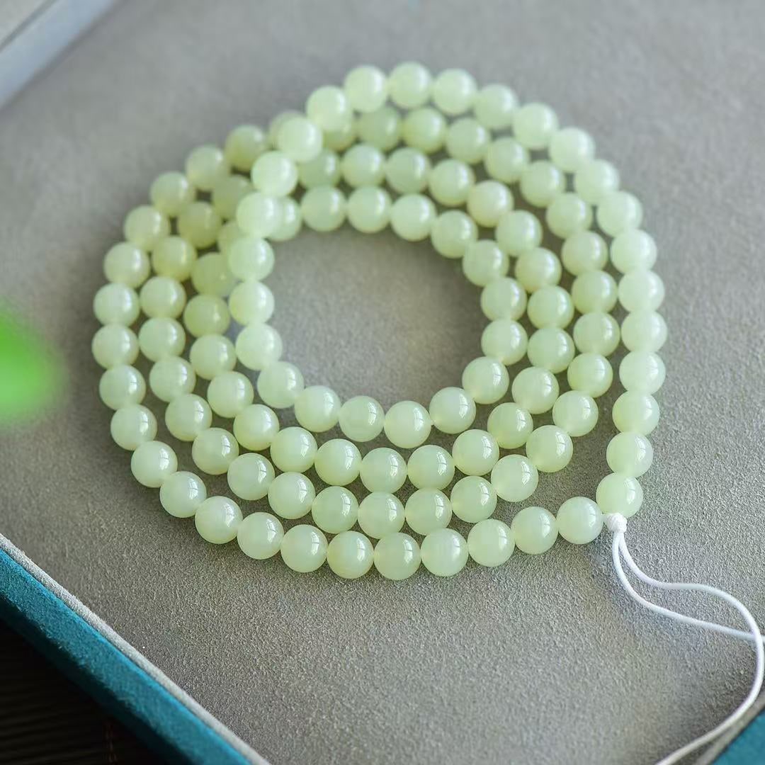 An Exquisite Greenish Jade Bracelets - 2