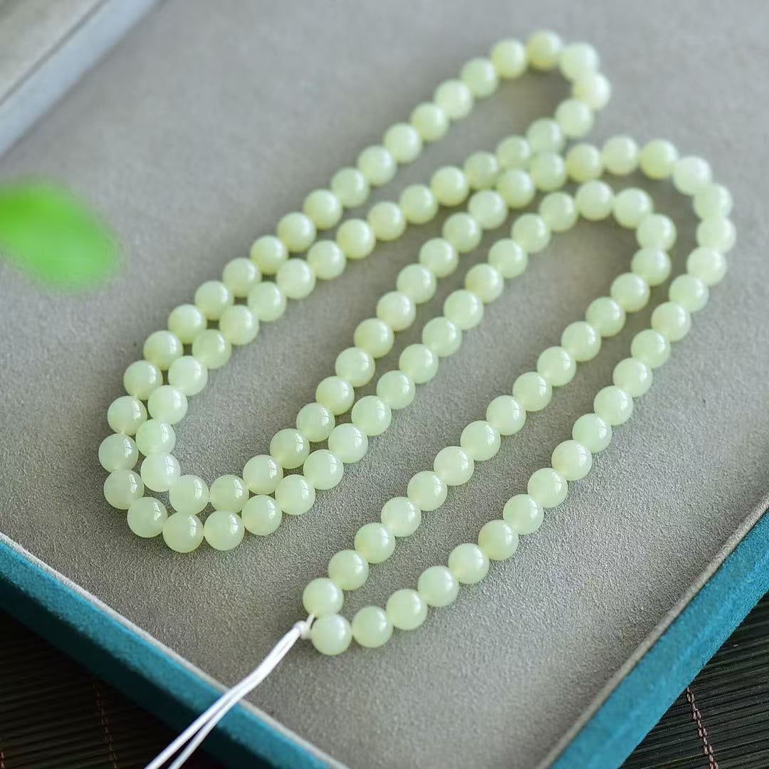 An Exquisite Greenish Jade Bracelets - 3