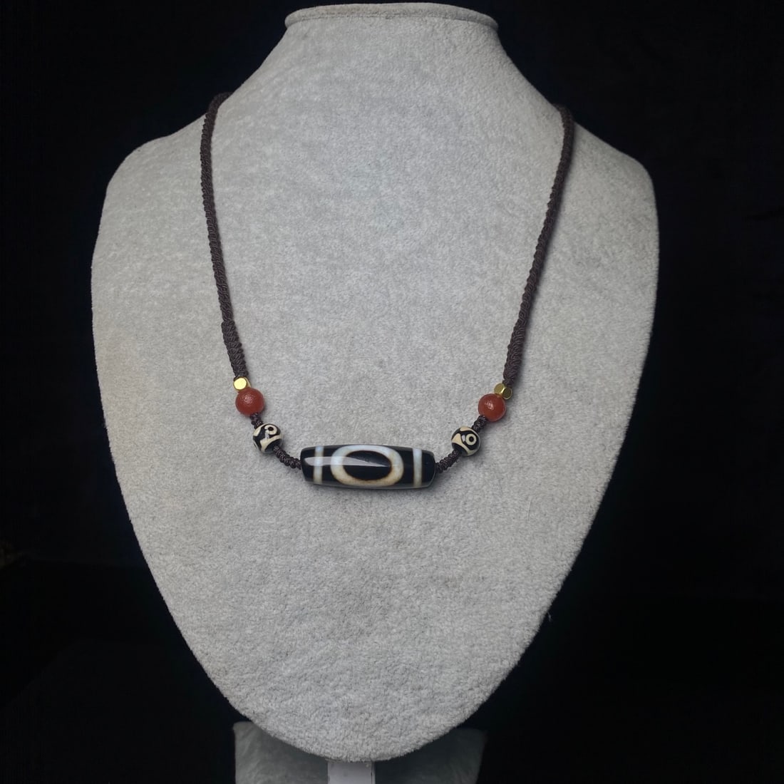 An Exquisite Dzi Bead Necklace - 9