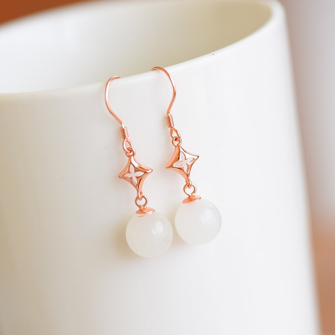 A Pair of Exquisite Sterling Silver-Gold Plated Inlaid White Jade Enamel Earrings: A Pair of Exquisite Sterling Silver-Gold Plated Inlaid White Jade Enamel Earrings,Size:10mmx10mm 