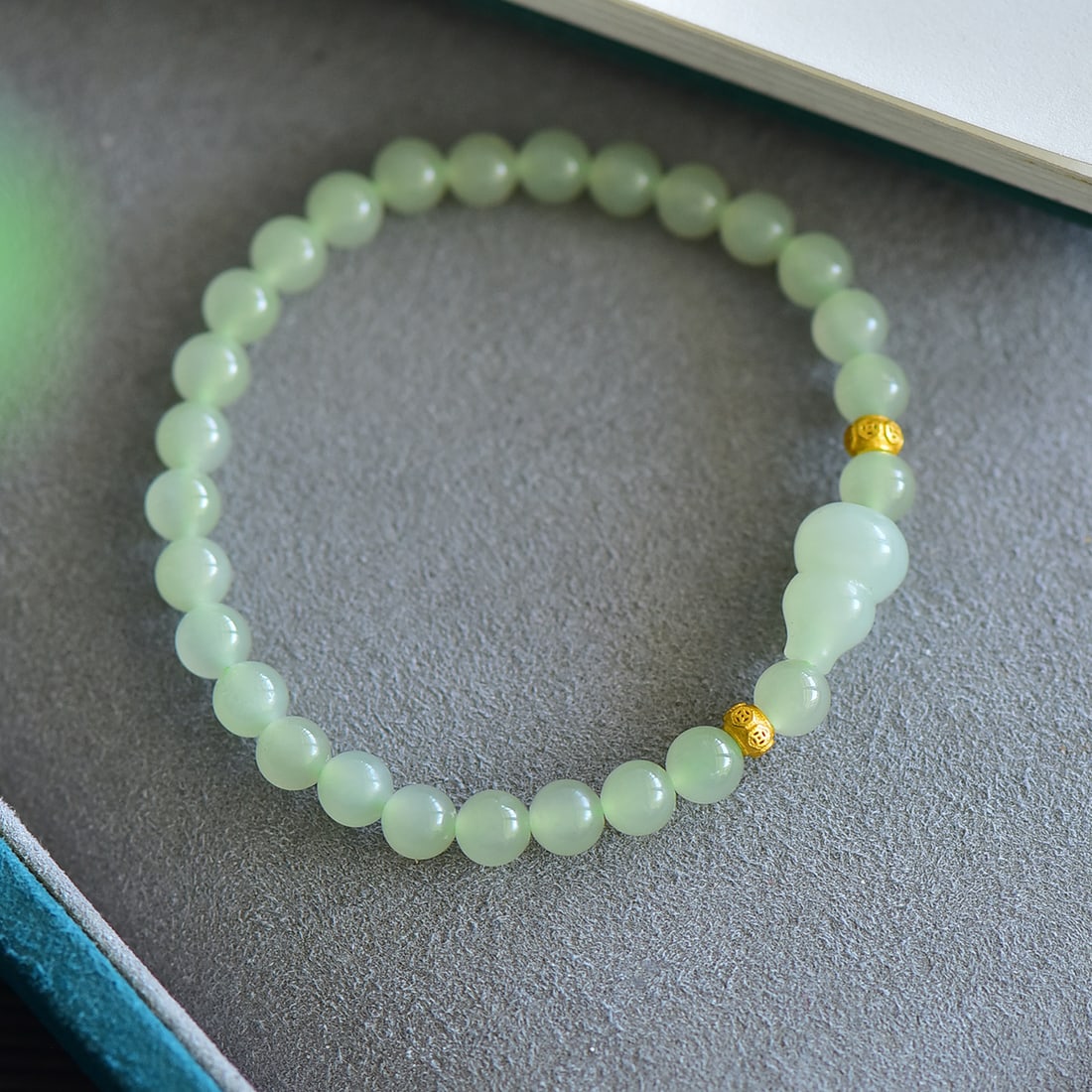 An Exquisite Greenish Jade Bracelets - 3