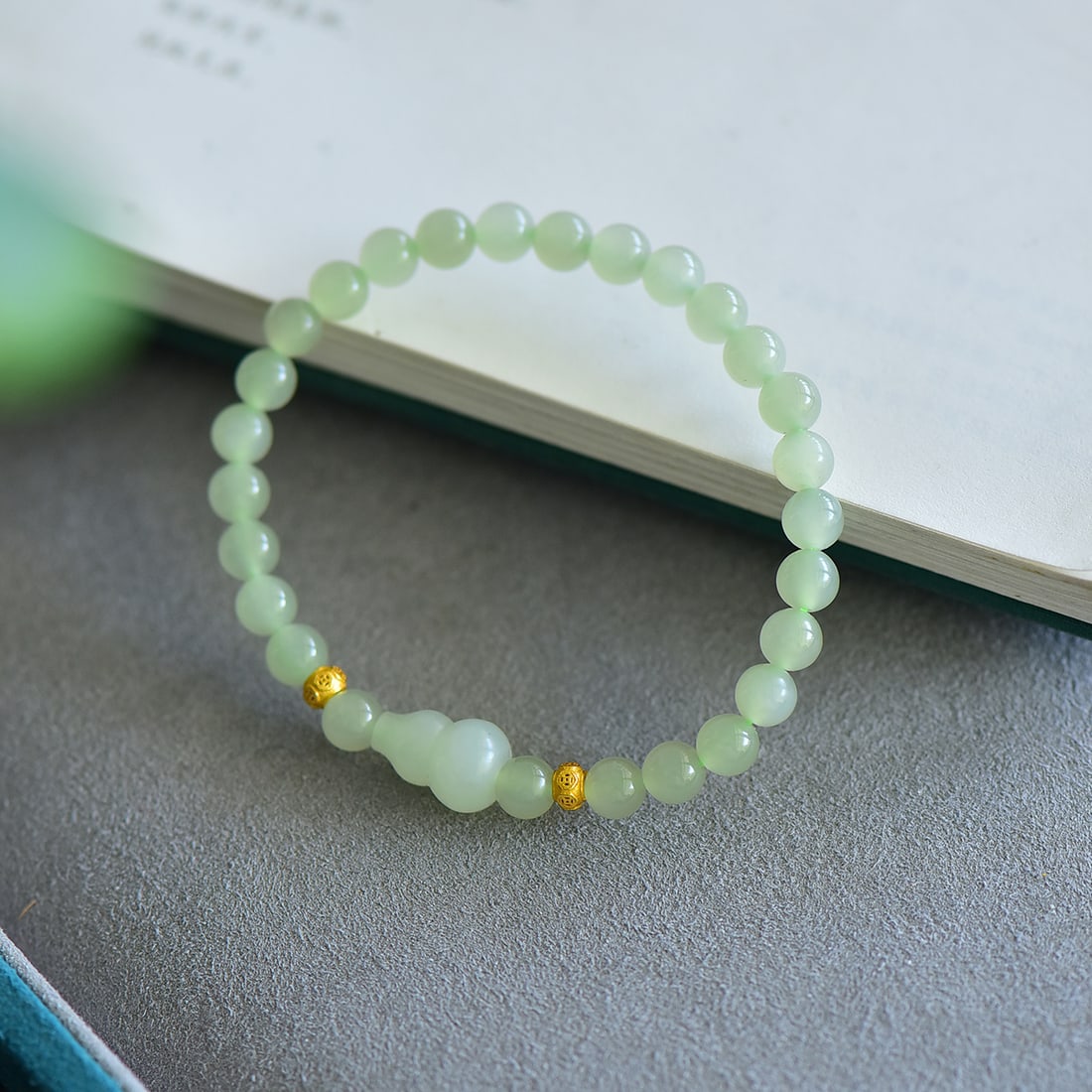An Exquisite Greenish Jade Bracelets - 4