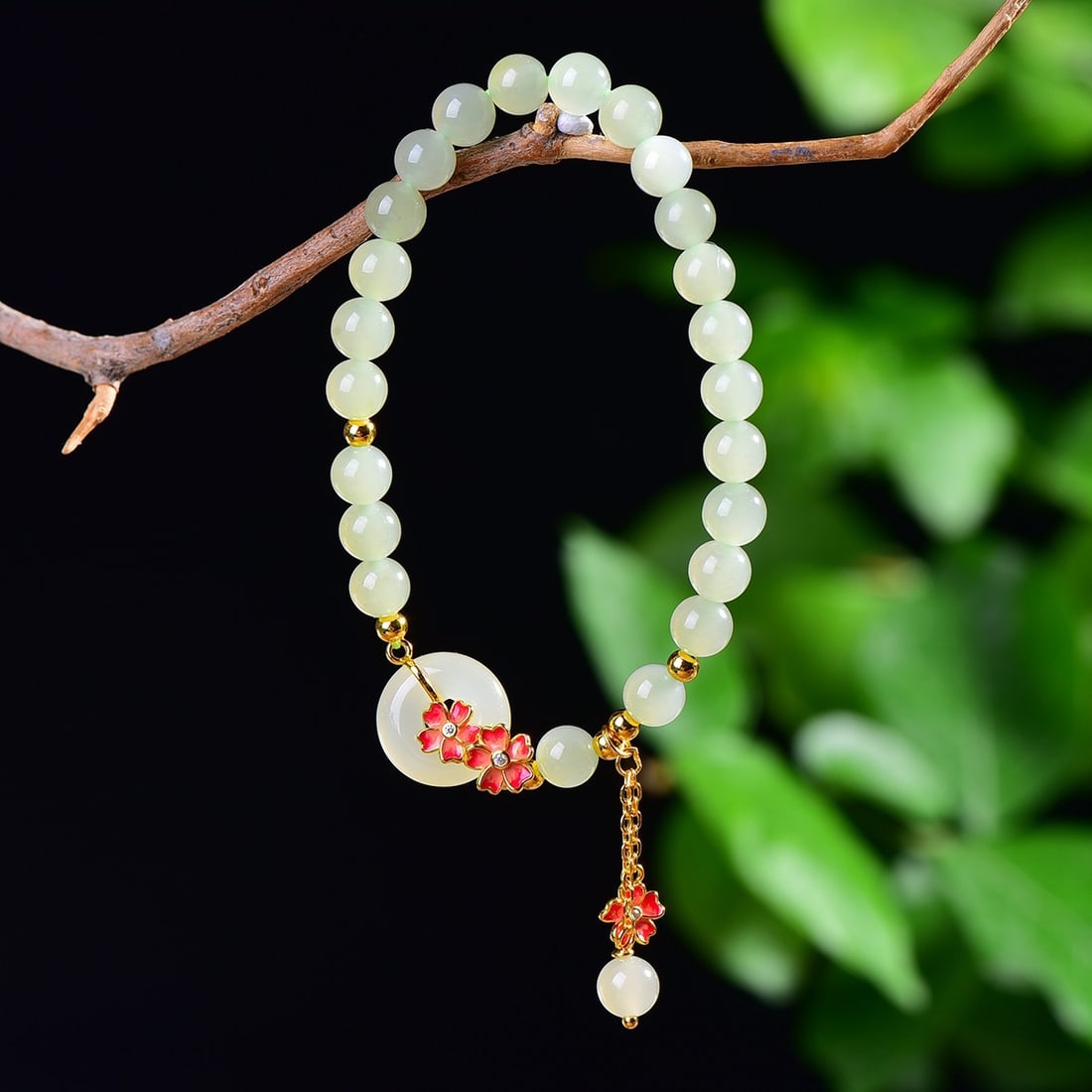 An Exquisite Greenish Jade Bracelets: An Exquisite Greenish Jade Bracelets,Size:13mmx13mm 青白玉手串
