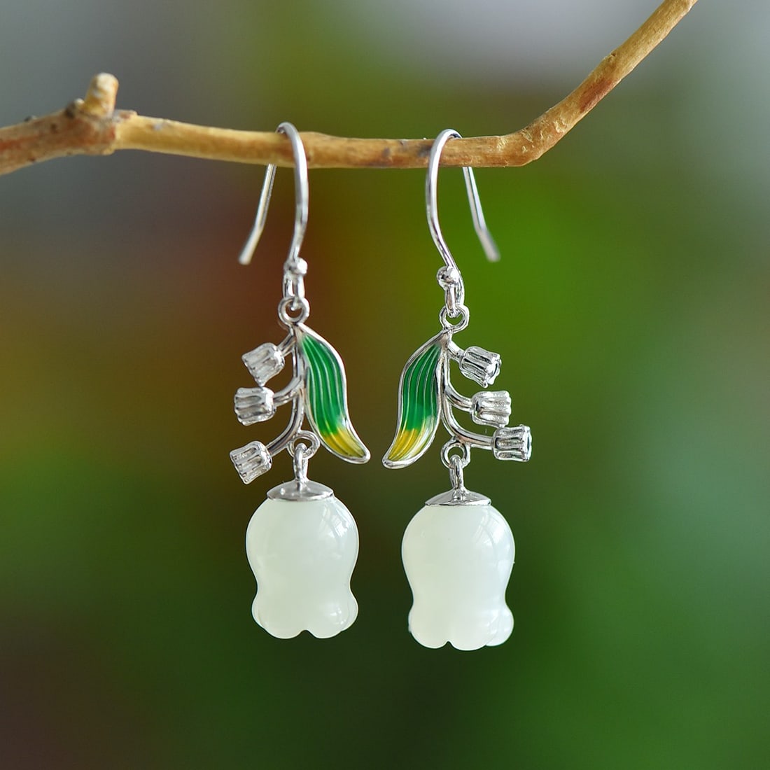 A Pair of Exquisite Sterling Silver Inlaid White Jade Earrings: A Pair of Exquisite Sterling Silver Inlaid White Jade Earrings,Size:9mmx11mm 一对纯银镶白玉耳环