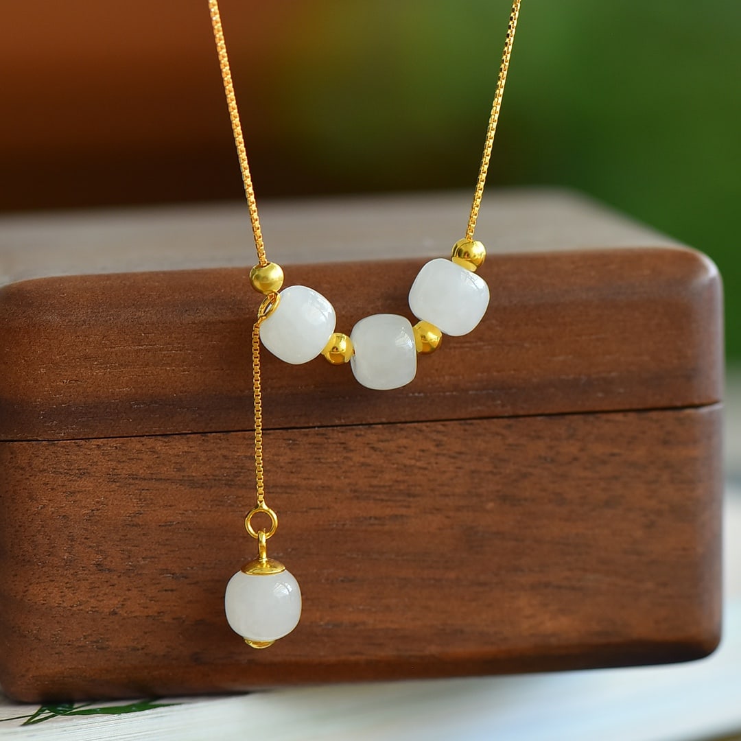 An Exquisite Sterling Silver-Gold Plated Inlaid White Jade Necklace: An Exquisite Sterling Silver-Gold Plated Inlaid White Jade Necklace, 纯银镀金镶白玉项链