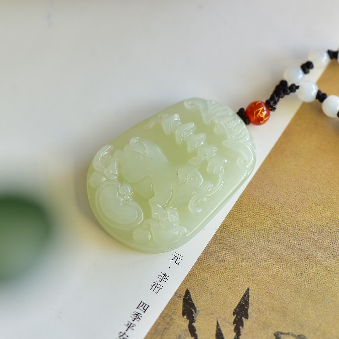 An Exquisite White Jade Pig Pattern Pendant - 2