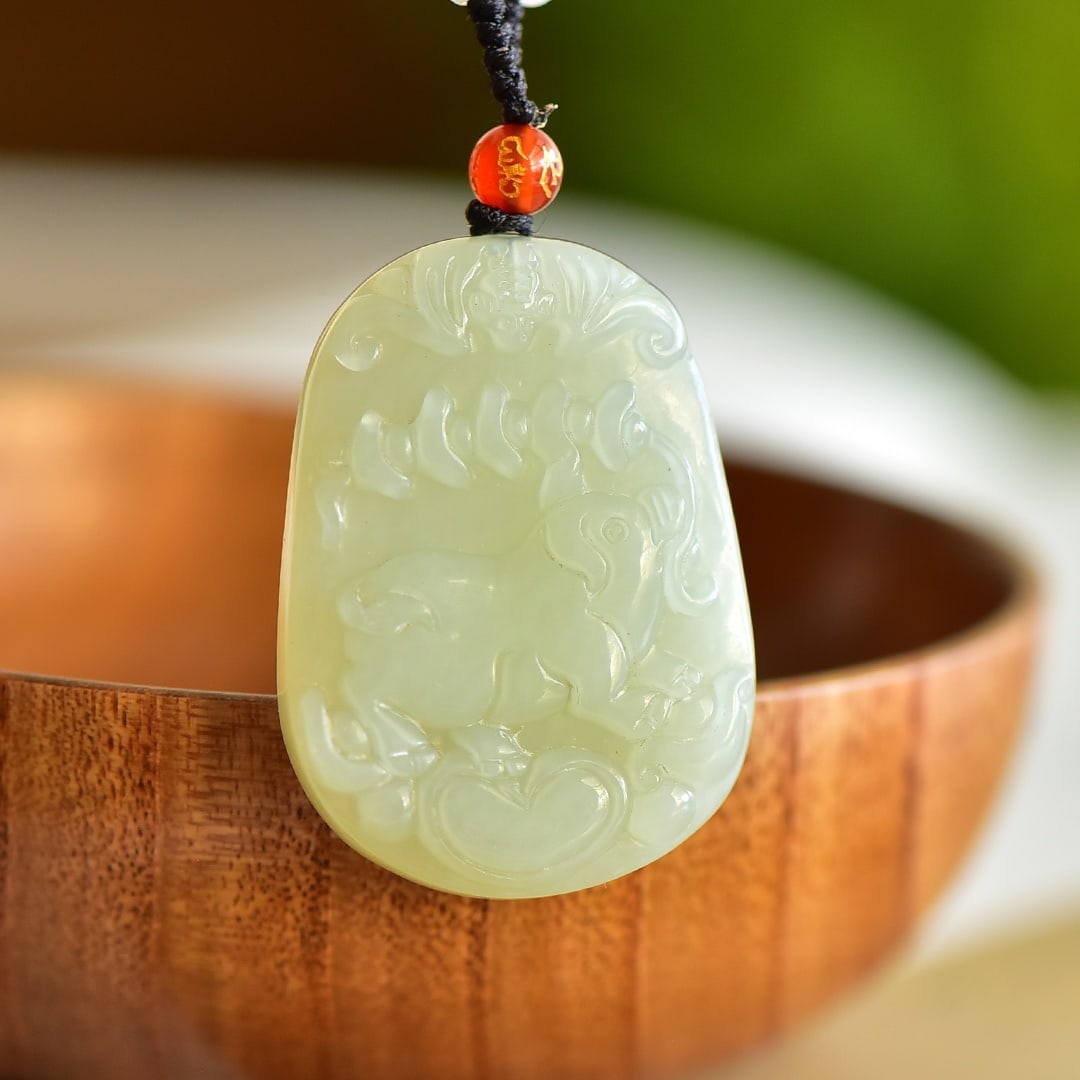 An Exquisite White Jade Pig Pattern Pendant - 4