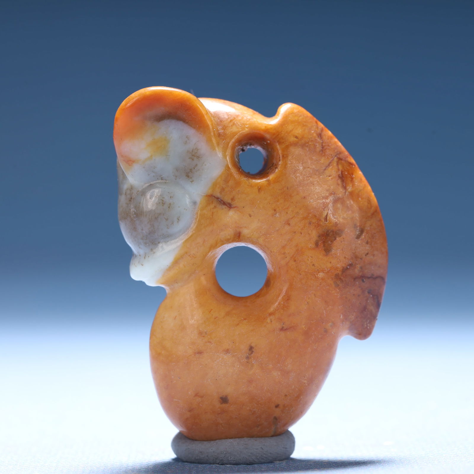 An Archaic Hongshan Culture Yellow Jade Pig and Dragon Ornament: An Archaic Hongshan Culture Yellow Jade Pig and Dragon Ornament,Ancient Time,China,Size:1.5inx0.7inx2in,Weight:48.4g 红山文化黄玉猪龙摆件,&#