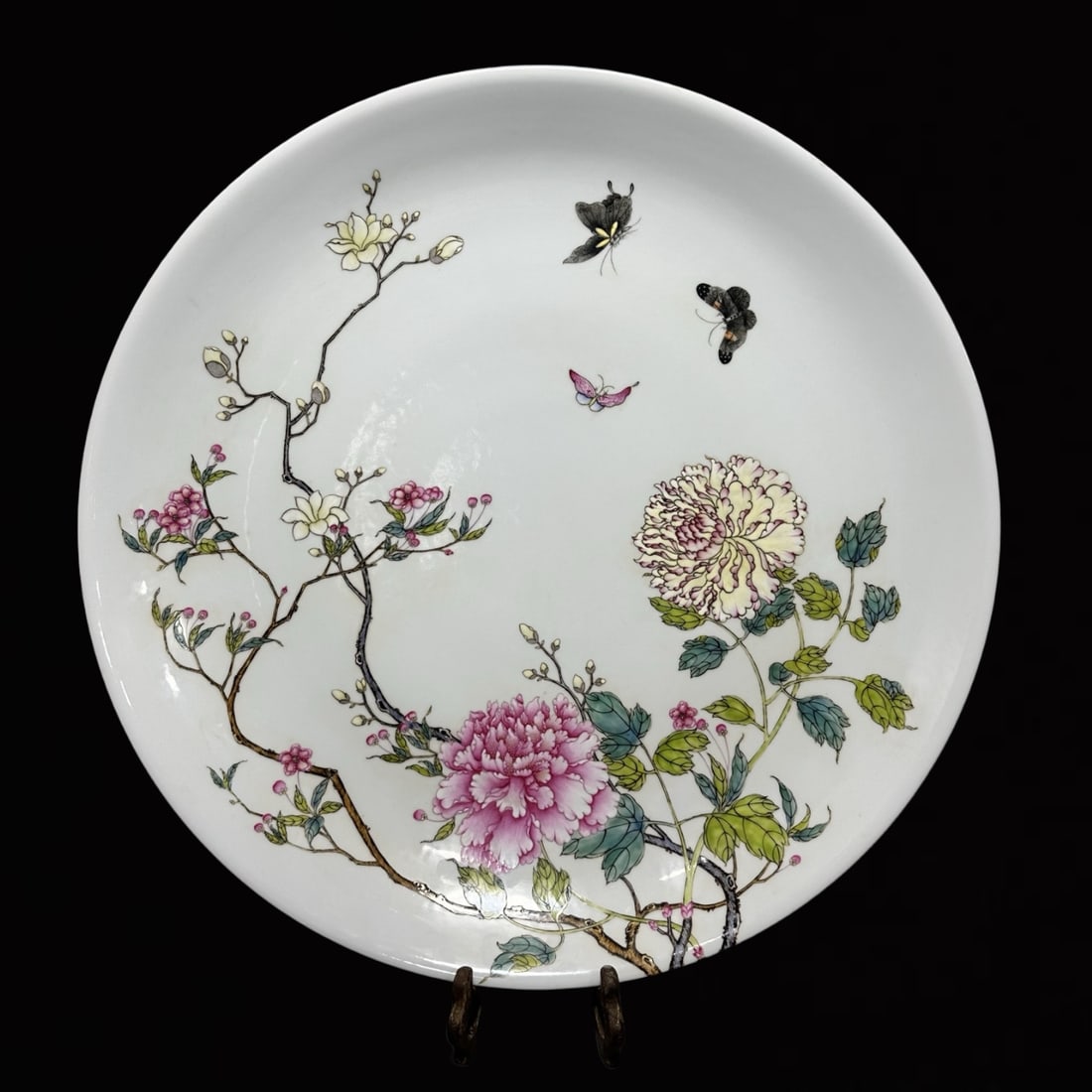 An Exquisite Famille-Rose Flower and Butterfly Pattern Plate (1 of 14)