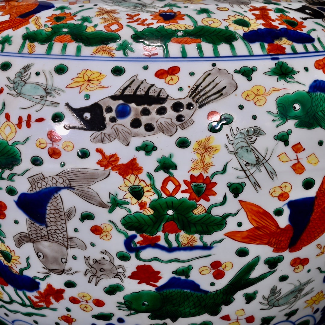 An Exquisite Doucai Hornwort Pattern Jar with Cover - 6