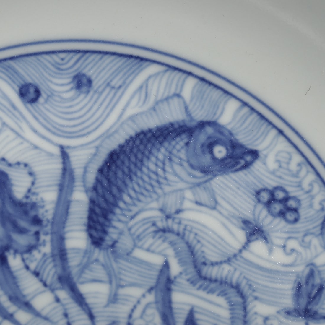 An Exquisite Blue and White Hornwort Pattern Plate - 5
